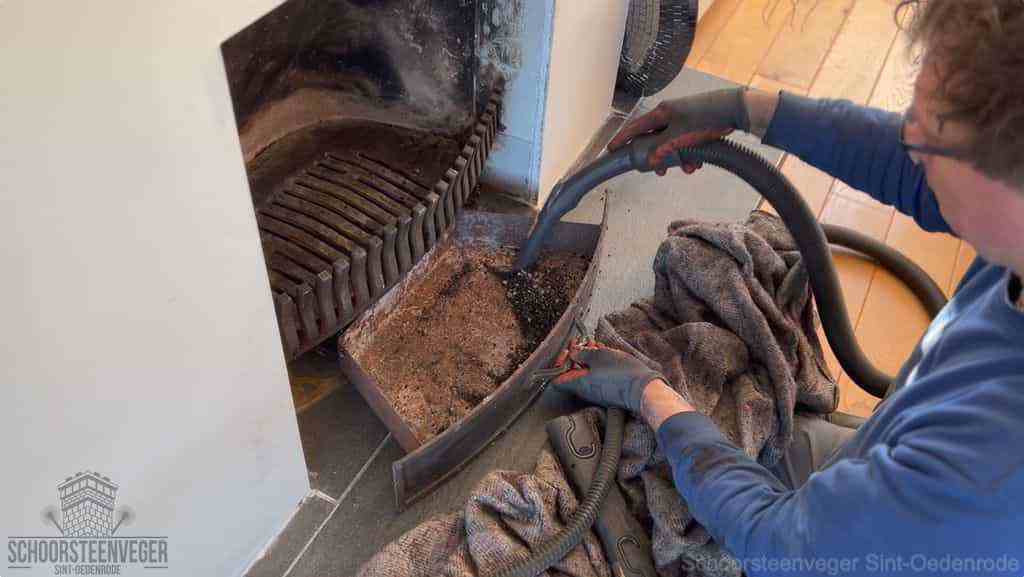 Prijs schoorsteenvegen Sint-Oedenrode schouw reinigen Prijs schoorsteenvegen Sint-Oedenrode schouw reinigen